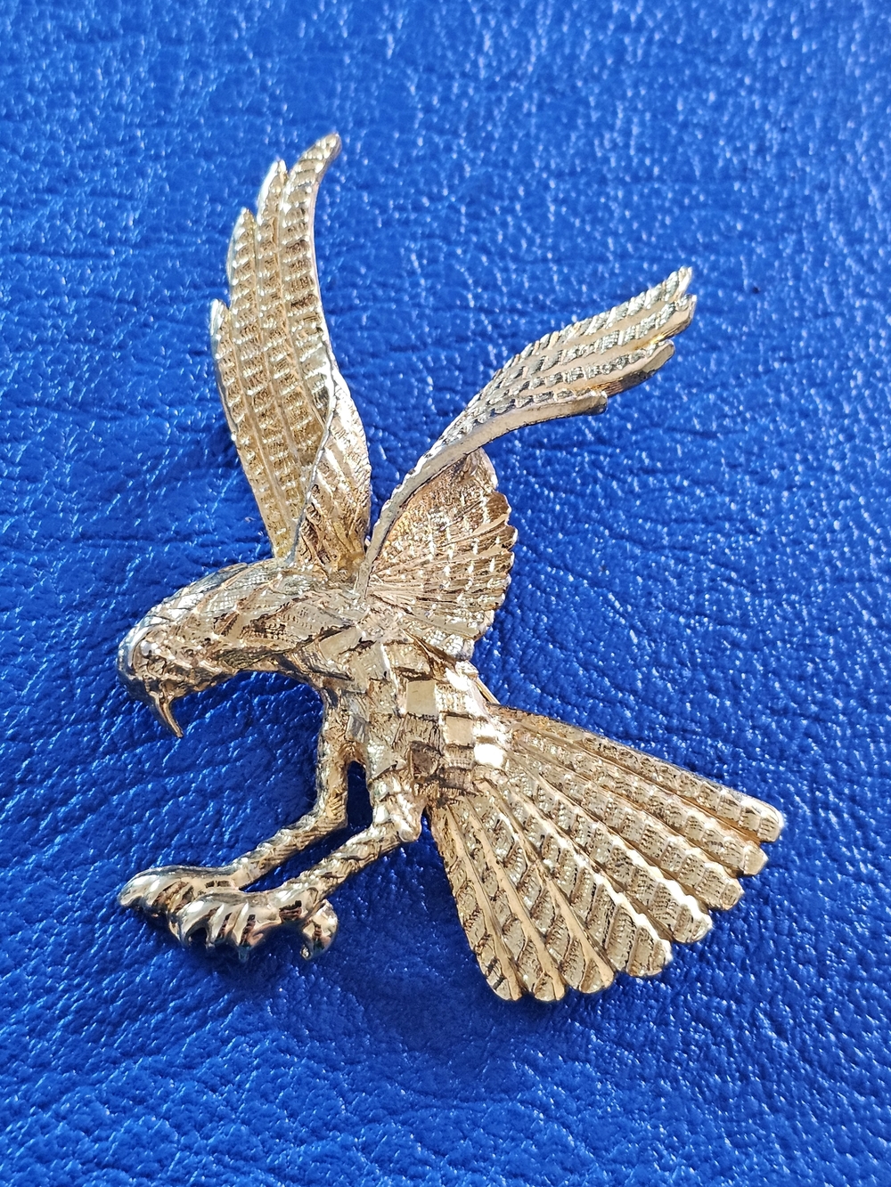 Vintage Gold Tone Flying Eagle Brooch Pin Raptor Bird of Prey Jewelry